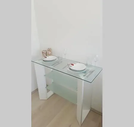 M&e Apartment *