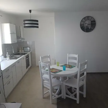 Apartment M&e *