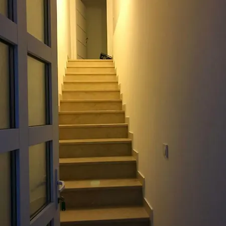 Apartment M&e *