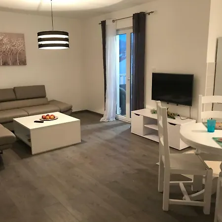 Apartment M&e *