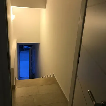 Apartment M&e *