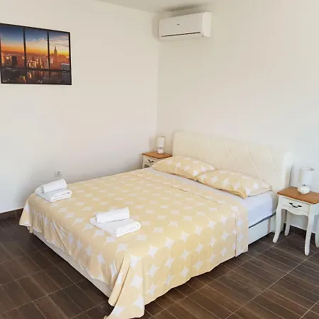 Apartment M&e *