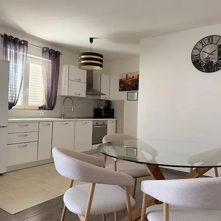 M&e Apartament *