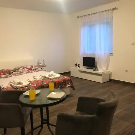 M&e Apartment